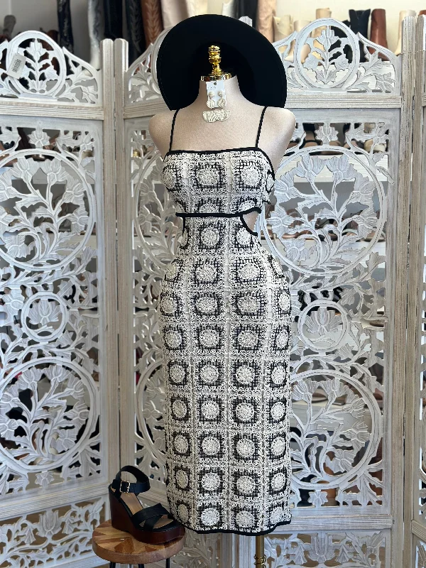 Women's Vintage Attire Exquisite Craftsmanship Crochet Back Cutout Maxi Dress- Not Stretchy, No Estira Women's Vintage Attire Exquisite Craftsmanship Crochet Back Cutout Maxi Dress- Not Stretchy, No Estira