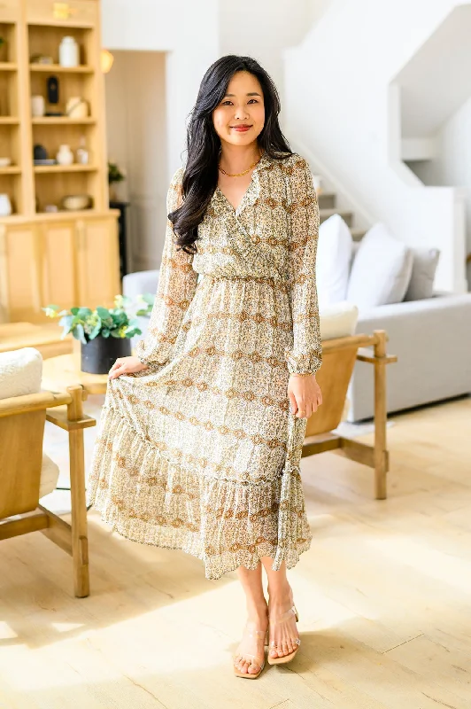 Women's Plus-Size Attire Unleash Your Fashion Surreal Years Maxi Dress