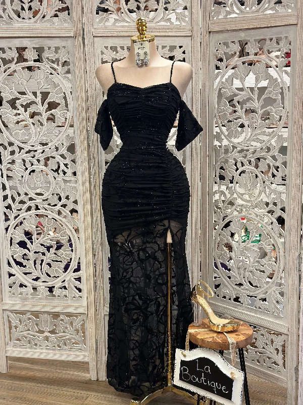 Stylish Women's Garments For Holidays Latest Fashion Black Lace Sequin Gown- Slightly Stretchy, Estira Poco .. viene reducido ..