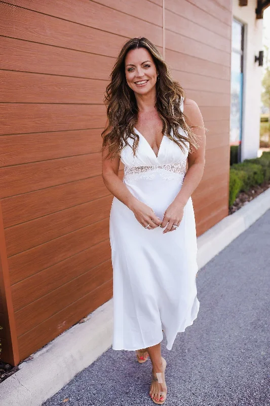 Women's Festive Attire Dive Into Trendy Styles All Night Lace Inset Maxi Dress