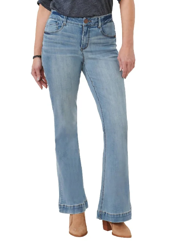 Women's Clothing For Everyday Wear Clearance Sale, All Cheap Artisanal Retro Flared Jeans In Light Blue Women's Clothing For Everyday Wear Clearance Sale, All Cheap Artisanal Retro Flared Jeans In Light Blue