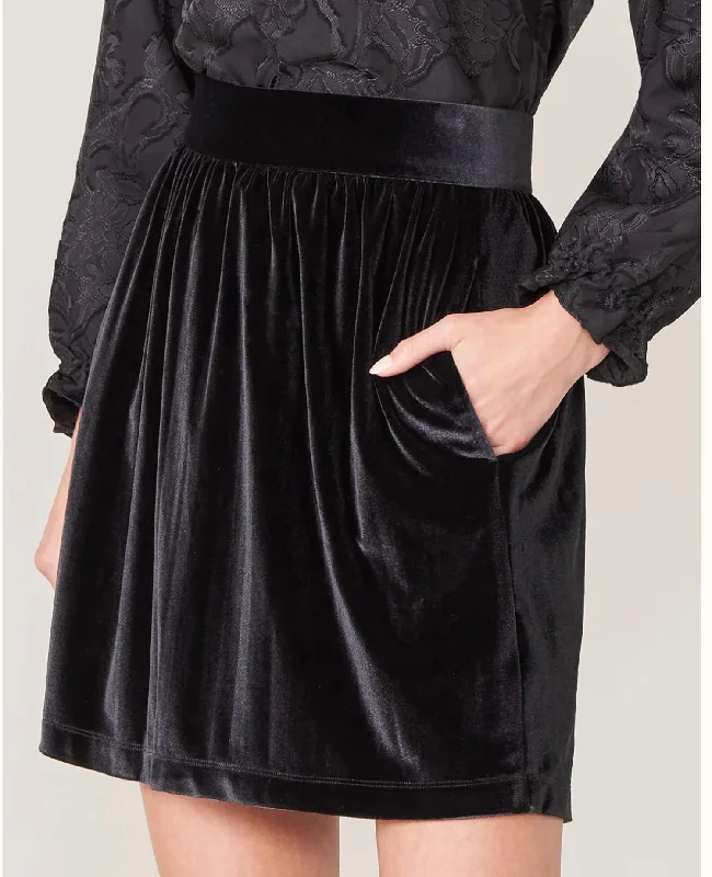 Casual Outfit For Women Top Deals Gianna Stretch Velvet Skirt In Black