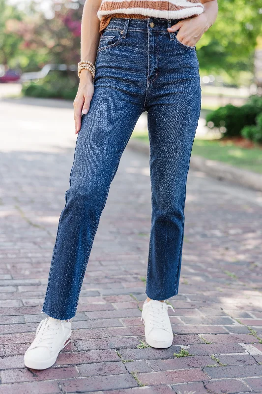 Modern Women's Outfit Versatile Wardrobe Essentials Day To Day Dark Wash Straight Leg Jeans Modern Women's Outfit Versatile Wardrobe Essentials Day To Day Dark Wash Straight Leg Jeans