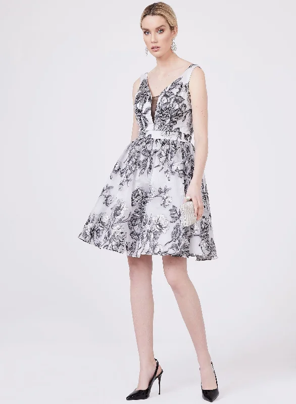 Women's Trendy Clothes Trendy Styles Cachet - Sleeveless V-Neck Floral Embroidered Organza Dress 59469SC