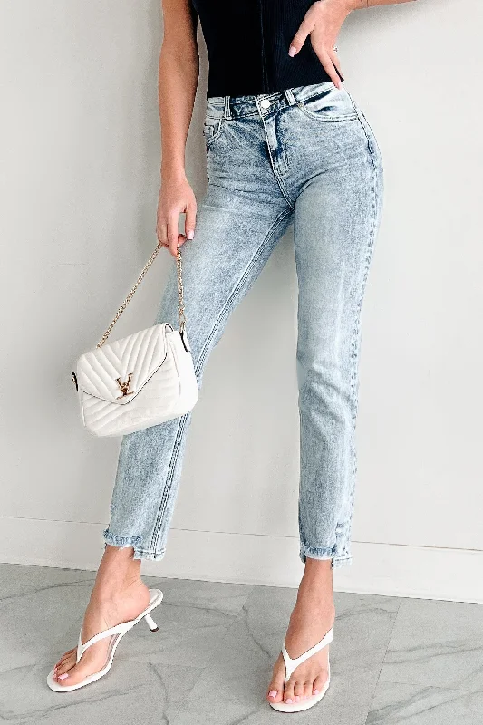 Women's Floral Print Outfit Score Big On Glamorous Red - Carpet Styles Gabe Kancan High Rise Slim Straight Jeans (Light)